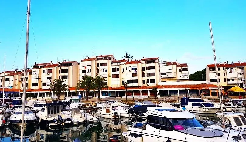 Solar Home Porec-Cervar Porat 아파트 포레치